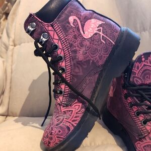Flamingo print black boots